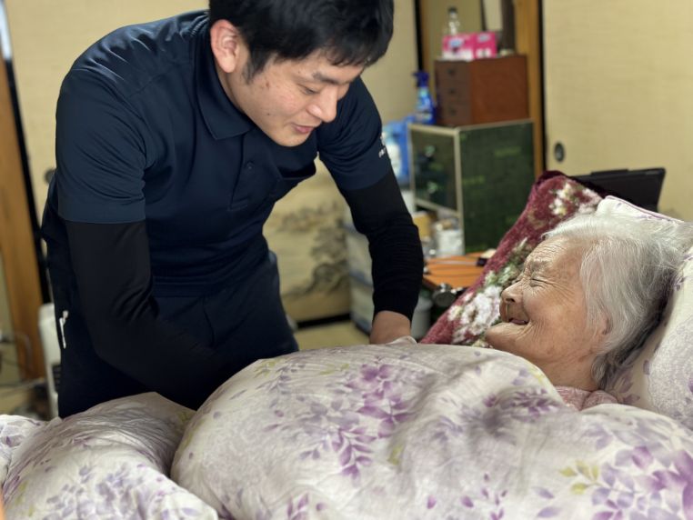 川越徹彰